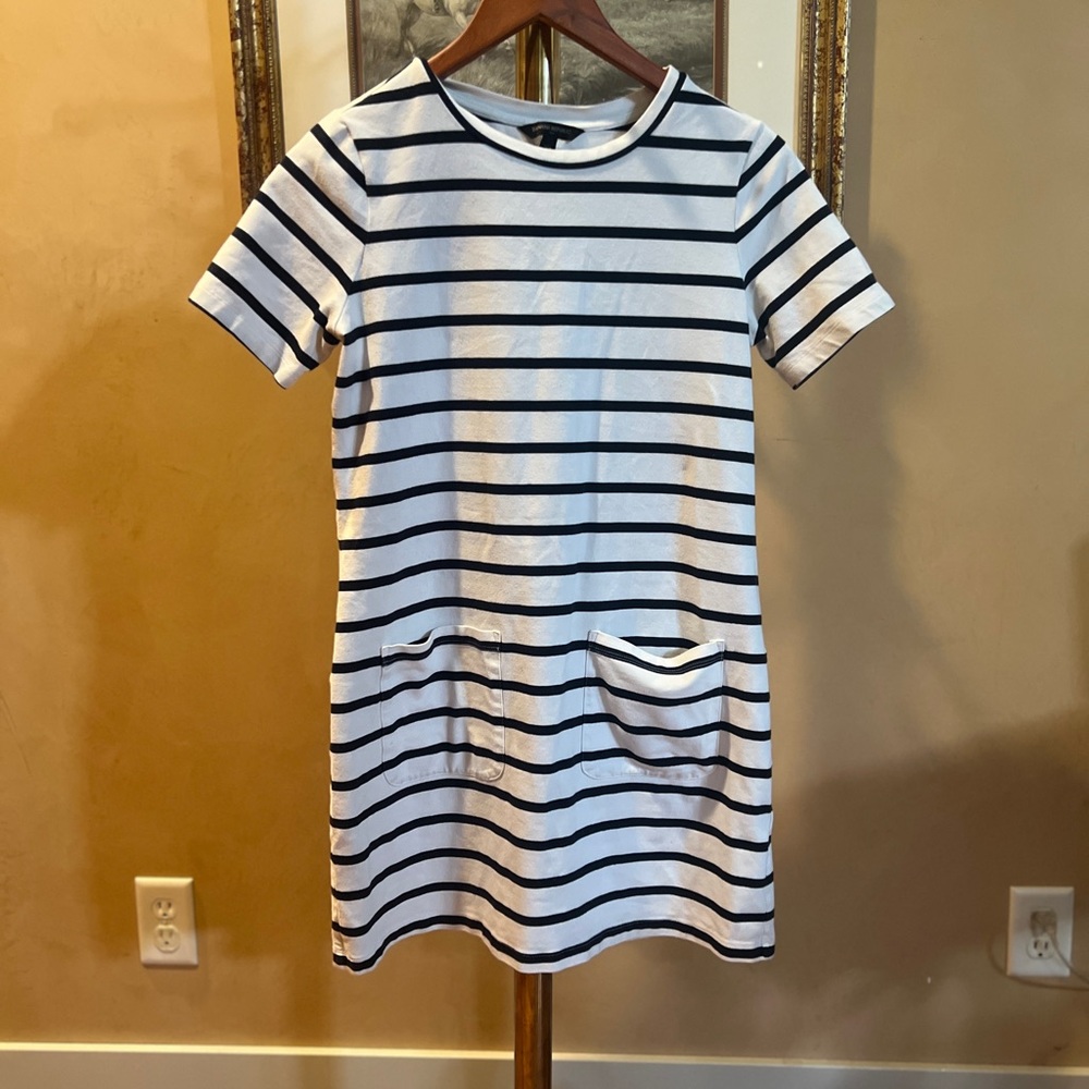 Banana Republic Striped Short Sleeve Shift Dress with Front Pockets